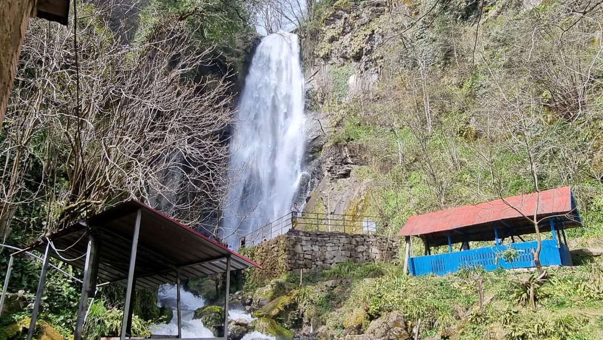 מפל המים מחונצטי - בטומי גאורגיה