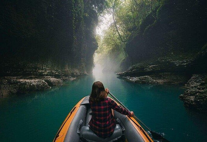 סיור פרטי לקניונים ומערות מאזור בטומי