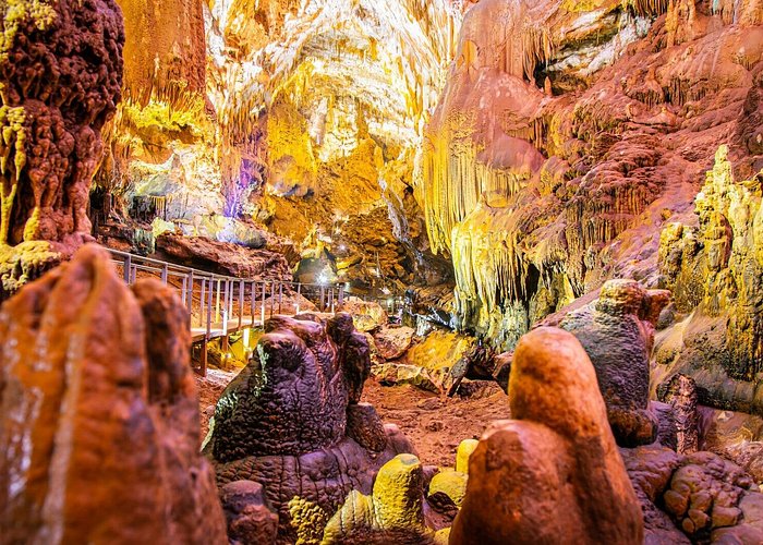 טיול יום לקניונים ומערות באזור אימרתי וקוטאיסי