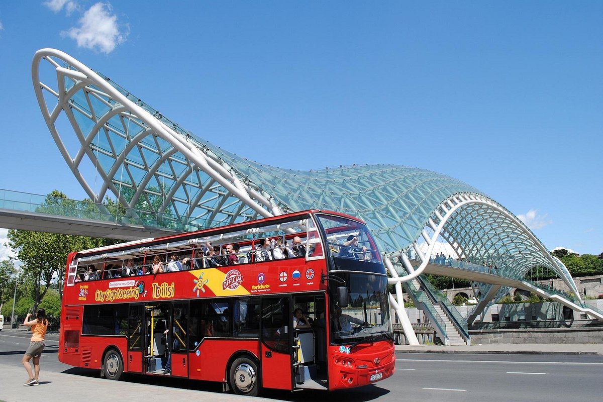 סיור אוטובוס תיירים פתוח בטביליסי