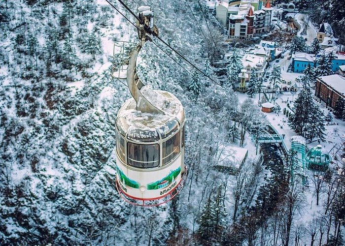 יום טיול מלא באזור בורג'ומי ובאקוריאני